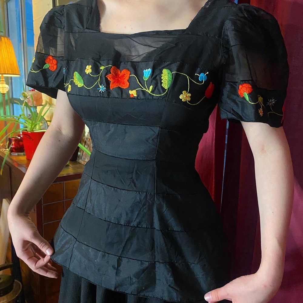 Vintage 1940s Black Mesh Paneled Reversible Blouse with Floral Embroidery - Picture 2 of 3